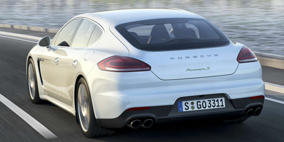 GJERRIG: Nye Porsche Panamera S E-Hybrid blir Porsches gjerrigste bil. FOTO: Porsche GJERRIG: Nye Porsche Panamera S E-Hybrid blir Porsches gjerrigste bil. FOTO: Porsche