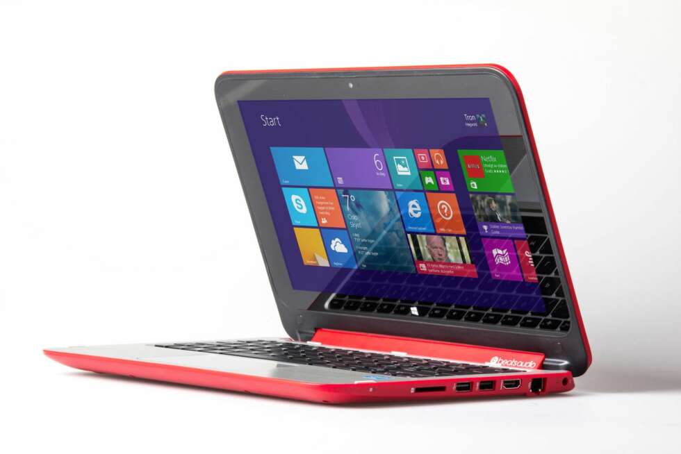 DÅRLIG SKJERM: 360-funksjonen, som den deler med Lenovo Yoga, og den gode byggekvaliteten ødelegges av dårlig skjerm og treg respons. DÅRLIG SKJERM: 360-funksjonen, som den deler med Lenovo Yoga, og den gode byggekvaliteten ødelegges av dårlig skjerm og treg respons.