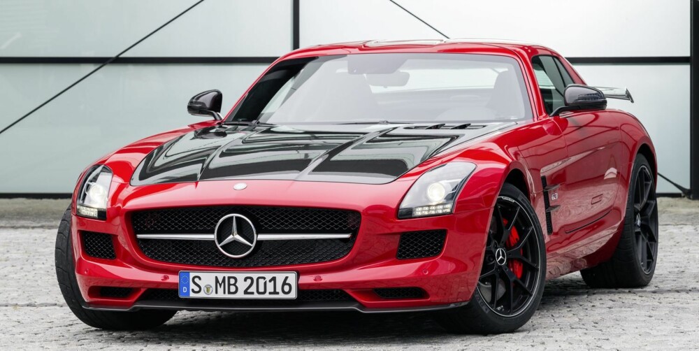 PUNKTUM FINALE: Mercedes-Benz SLS AMG GT Final Edition er det fulle og hele navnet til farvel-modellen. PUNKTUM FINALE: Mercedes-Benz SLS AMG GT Final Edition er det fulle og hele navnet til farvel-modellen.