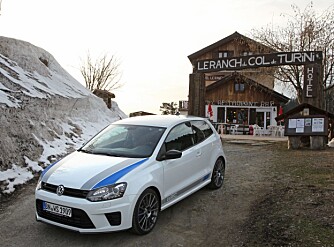 NED IGJEN: Vi gjør en kort stopp på Col de Turini før vi setter nesen mot Nice igjen. FOTO: Petter Handeland NED IGJEN: Vi gjør en kort stopp på Col de Turini før vi setter nesen mot Nice igjen. FOTO: Petter Handeland