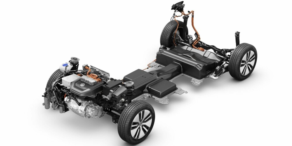 ENKLERE KONSTRUKSJON: Elbilene har færre roterende deler og færre potensielle feilkilder enn biler med tradisjonell forbrenningsmotor. Service og reparasjoner er derfor billigere. Avbildet bil er en Volkswagen e-Golf. ENKLERE KONSTRUKSJON: Elbilene har færre roterende deler og færre potensielle feilkilder enn biler med tradisjonell forbrenningsmotor. Service og reparasjoner er derfor billigere. Avbildet bil er en Volkswagen e-Golf.