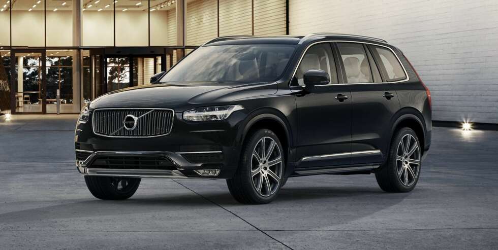 TORS HAMMER: T-formen på LED-lysene skal bli et Volvo-kjennetegn også på andre kommende Volvo-modeller. Volvo snakker mye om at de nå går tilbake til sine svenske røtter, og T-en kaller de Tors hammer. FOTO: Volvo TORS HAMMER: T-formen på LED-lysene skal bli et Volvo-kjennetegn også på andre kommende Volvo-modeller. Volvo snakker mye om at de nå går tilbake til sine svenske røtter, og T-en kaller de Tors hammer. FOTO: Volvo