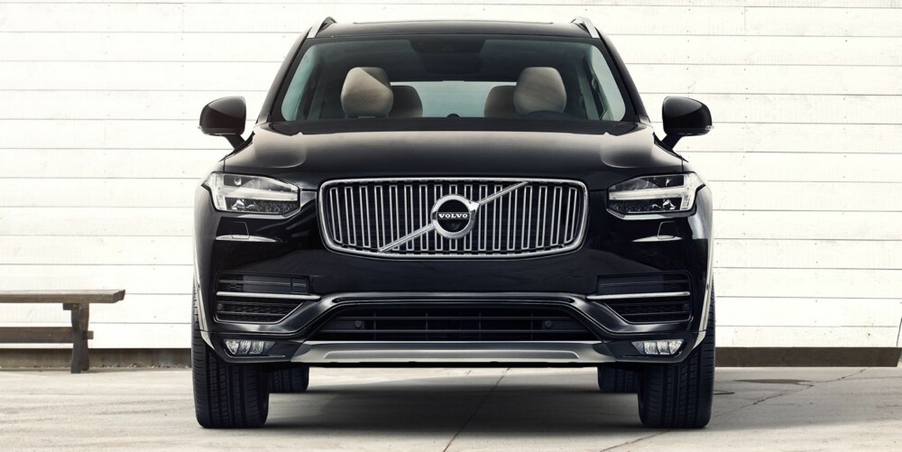 TORS HAMMER: Volvo snakker mye om at de går tilbake til sine svenske røtter. LED-lysene i fronten skal minne om Tors hammer. FOTO: Volvo TORS HAMMER: Volvo snakker mye om at de går tilbake til sine svenske røtter. LED-lysene i fronten skal minne om Tors hammer. FOTO: Volvo