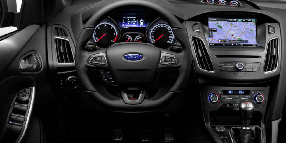 NYTT INTERIØR: Dashbordet ser langt bedre ut enn i dagens versjon. FOTO: Ford NYTT INTERIØR: Dashbordet ser langt bedre ut enn i dagens versjon. FOTO: Ford