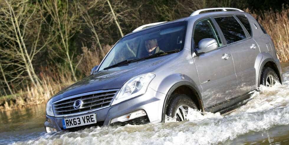 TILRETTELAGT: Rexton kommer med skikkelig offroad-greier som lavserie og differensialsperre, i tillegg til 4x4 så klart. FOTO: SsangYong TILRETTELAGT: Rexton kommer med skikkelig offroad-greier som lavserie og differensialsperre, i tillegg til 4x4 så klart. FOTO: SsangYong