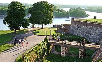 IDYLLISK: Kalemegdan er en festning med et tilliggende parkområde i Beograd. (Foto: B. Jovanovic) IDYLLISK: Kalemegdan er en festning med et tilliggende parkområde i Beograd. (Foto: B. Jovanovic)