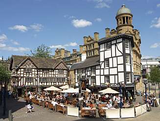 TRIVELIG: Området The Shambles i Manchester består av bygningene The Old Wellington Inn og Sinclair's Oyster Bar, der det er koselig å ta seg et måltid. (Foto: NTB scanpix) TRIVELIG: Området The Shambles i Manchester består av bygningene The Old Wellington Inn og Sinclair's Oyster Bar, der det er koselig å ta seg et måltid. (Foto: NTB scanpix)