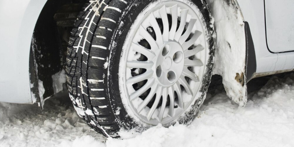 UNDERLAG: Velg piggfritt og miljøvennlig, om du mener at du klarer deg fint med det. Kjører du ofte på is og hålke, er piggdekk det beste. ILLUSTRASJONSFOTO: Thinkstock UNDERLAG: Velg piggfritt og miljøvennlig, om du mener at du klarer deg fint med det. Kjører du ofte på is og hålke, er piggdekk det beste. ILLUSTRASJONSFOTO: Thinkstock