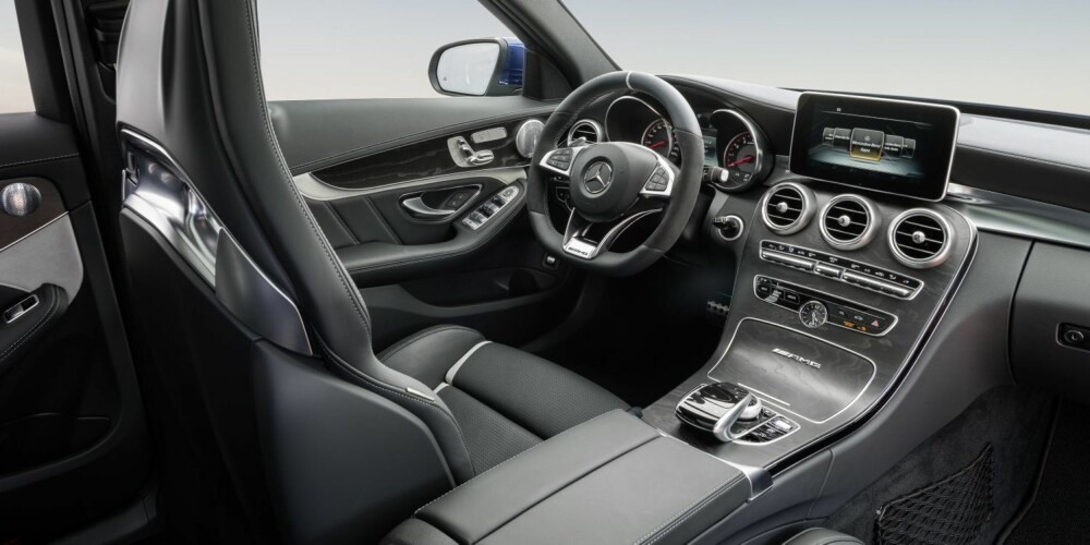 NY: Mercedes C63 AMG med 4,0-liters V8-er med twinturbo. NY: Mercedes C63 AMG med 4,0-liters V8-er med twinturbo.