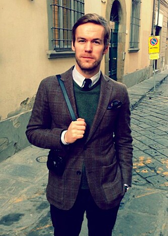 TIPS FRA EKSPERTEN: Håvard Bråstein, avdelingsleder hos Follestad i Akersgata i Oslo, sier at skal du bruke en dressjakke som blazer, er noen av kravene at jakken skal være tykkere enn buksen du kombinerer den med. TIPS FRA EKSPERTEN: Håvard Bråstein, avdelingsleder hos Follestad i Akersgata i Oslo, sier at skal du bruke en dressjakke som blazer, er noen av kravene at jakken skal være tykkere enn buksen du kombinerer den med.