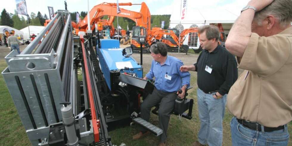 Fra Vei & Anlegg 2006, På ABS Maskin sin stand ble produkter fra blant annet tyske Tracto-Technik vist under messen i 2006 Fra Vei & Anlegg 2006, På ABS Maskin sin stand ble produkter fra blant annet tyske Tracto-Technik vist under messen i 2006