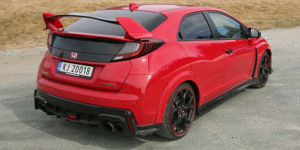 UTROLIG RASK: Hondaen besitter evner som gjør den bestialsk rask i hendene på en dreven sjåfør. En rundetid på 7 minutter og 50 sekunder på Nürburgring sier sitt om det. UTROLIG RASK: Hondaen besitter evner som gjør den bestialsk rask i hendene på en dreven sjåfør. En rundetid på 7 minutter og 50 sekunder på Nürburgring sier sitt om det.