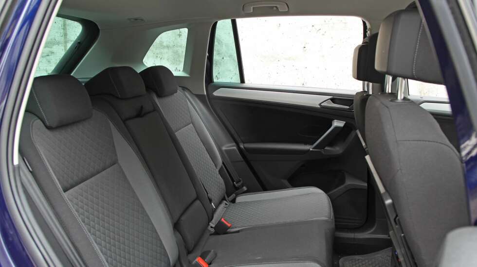 FLEKSIBEL: VW har skyvbart baksete, slik at en kan velge å øke bagasjeplassen om de i baksetet ikke trenger all beinplassen som finnes. FLEKSIBEL: VW har skyvbart baksete, slik at en kan velge å øke bagasjeplassen om de i baksetet ikke trenger all beinplassen som finnes.