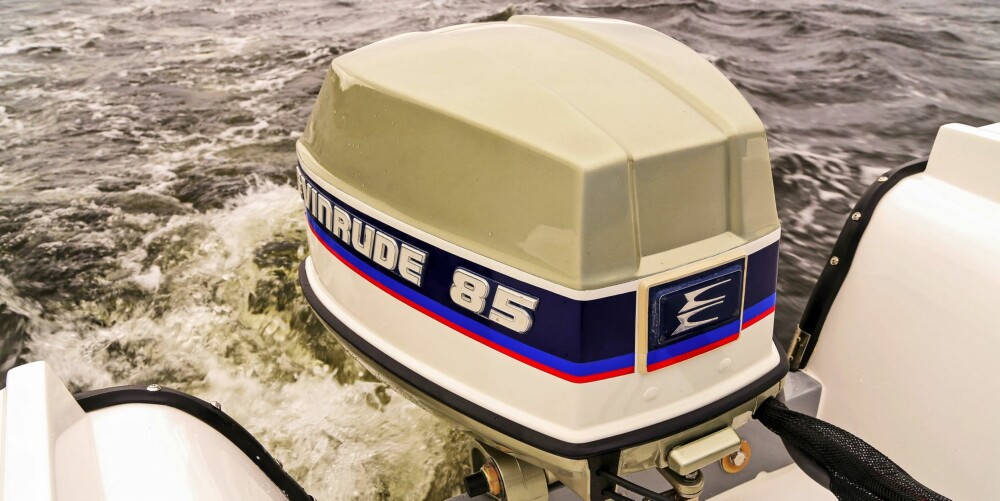 LEGENDE: Valget falt på en tidsriktig Evinrude 85 hk, den legendariske V4-totakteren fra 70-tallet. LEGENDE: Valget falt på en tidsriktig Evinrude 85 hk, den legendariske V4-totakteren fra 70-tallet.