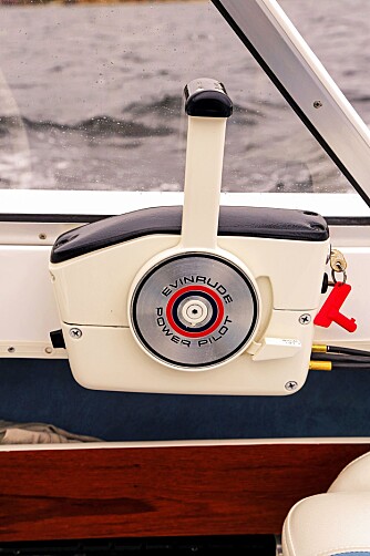 ROBUST: Ikke mye elektronikk i denne gir- og gasspaken. Det er tunge kabler som gjelder. ROBUST: Ikke mye elektronikk i denne gir- og gasspaken. Det er tunge kabler som gjelder.