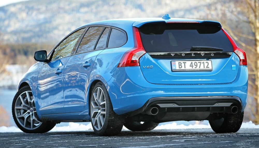 ULV I FÅREKLÆR: Det er lite ved eksteriøret som røper at Volvo V60 T6 Polestar har ytelser som en Porsche. Legg merke til den doble eksosen, hekkspoileren og de grove bremsene. ULV I FÅREKLÆR: Det er lite ved eksteriøret som røper at Volvo V60 T6 Polestar har ytelser som en Porsche. Legg merke til den doble eksosen, hekkspoileren og de grove bremsene.