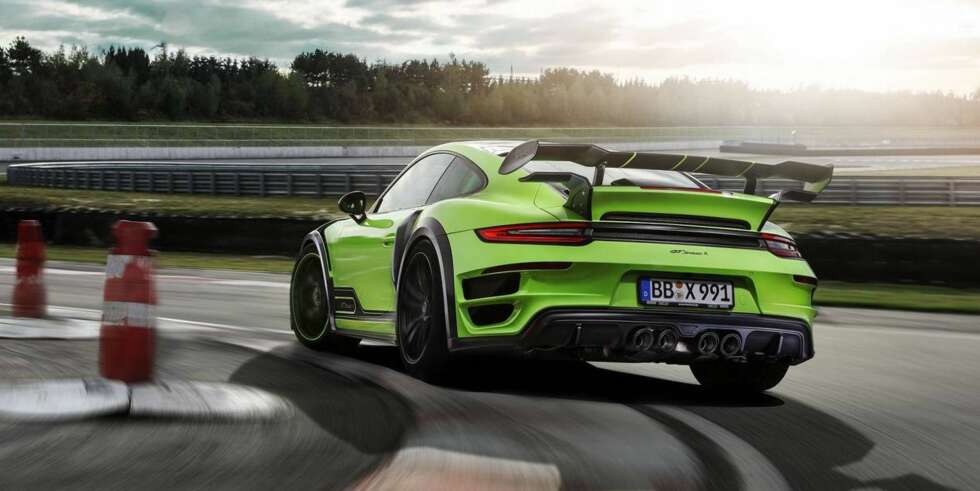 HEFTIGE YTELSER: Mildeste versjon TechArt GTstreet R yter 640 hk og 880 Nm, og gjør 0-100 km/t på 2,7 sekunder. Toppfarten er solide 338 km/t. HEFTIGE YTELSER: Mildeste versjon TechArt GTstreet R yter 640 hk og 880 Nm, og gjør 0-100 km/t på 2,7 sekunder. Toppfarten er solide 338 km/t.