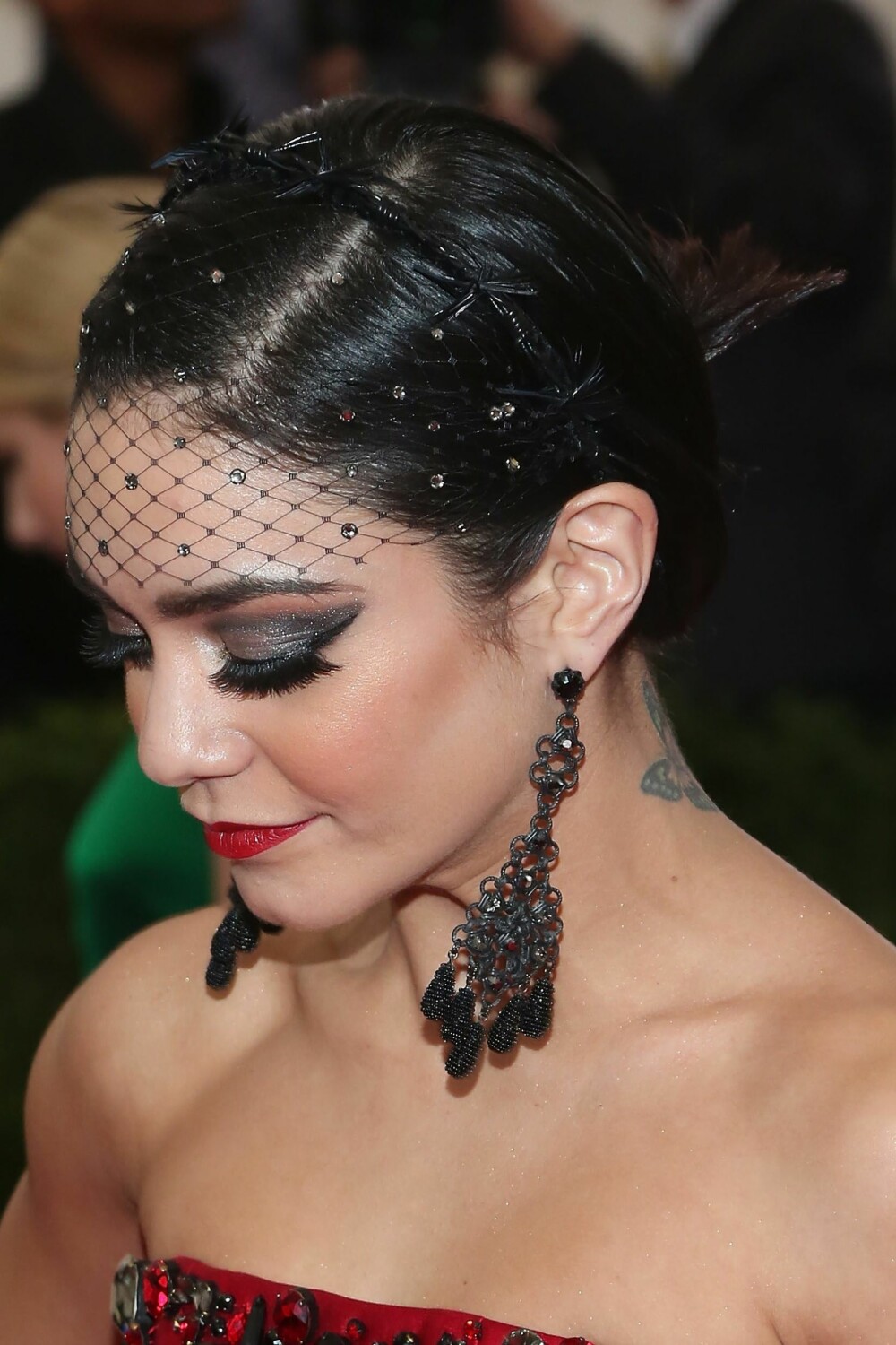 FULL FESTLOOK: Kan det bli for mye av det gode med både smokey eyes OG røde lepper? FULL FESTLOOK: Kan det bli for mye av det gode med både smokey eyes OG røde lepper?