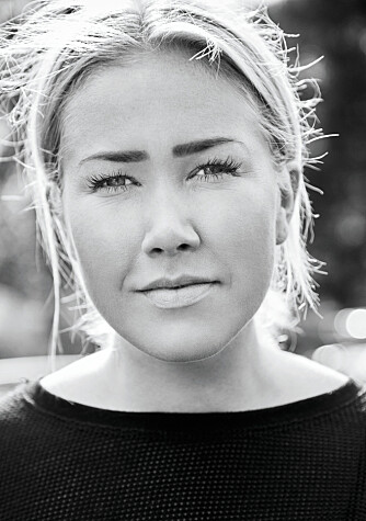 HAR LAGET VIDEODAGBOK: Journalist og blogger Thea Steen fikk livmorhalskreft i vinter. Nå har hun laget videodagbok om det tøffe året. WebTV-serien er regissert av Amandaprisvinner Igor Devold, og er et samarbeid mellom Det Nye og Kreftforeningen. HAR LAGET VIDEODAGBOK: Journalist og blogger Thea Steen fikk livmorhalskreft i vinter. Nå har hun laget videodagbok om det tøffe året. WebTV-serien er regissert av Amandaprisvinner Igor Devold, og er et samarbeid mellom Det Nye og Kreftforeningen.