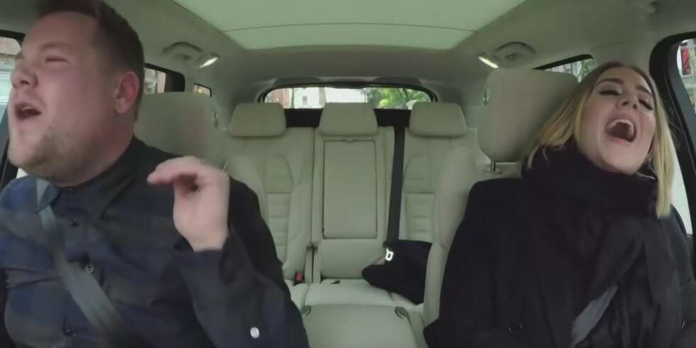 ADELE I KARAOKETAXIEN TIL JAMES CORDEN: Hello...hello...hello - sjekk det morsomme klippet! ADELE I KARAOKETAXIEN TIL JAMES CORDEN: Hello...hello...hello - sjekk det morsomme klippet!