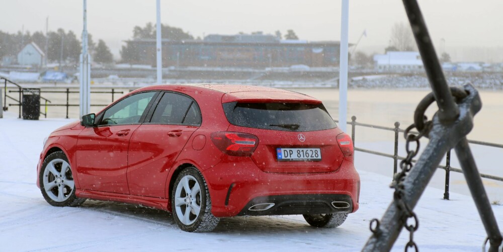 TØFF: Mercedes-Benz A-klasse er ikke den mest praktiske kompaktklassebilen, men har gøyale egenskaper. Bakparten har fått noen designmessige justeringer i forbindelse med faceliften. TØFF: Mercedes-Benz A-klasse er ikke den mest praktiske kompaktklassebilen, men har gøyale egenskaper. Bakparten har fått noen designmessige justeringer i forbindelse med faceliften.