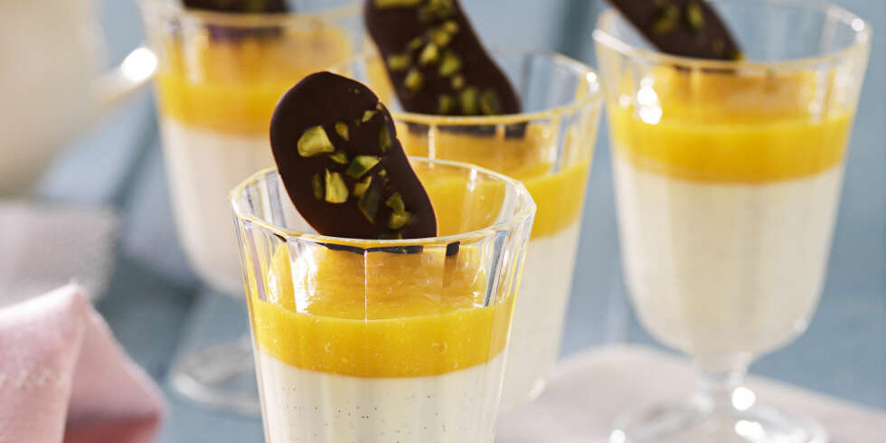 LETT OG LEKKER: Vaniljepanacotta med mangomousse. LETT OG LEKKER: Vaniljepanacotta med mangomousse.