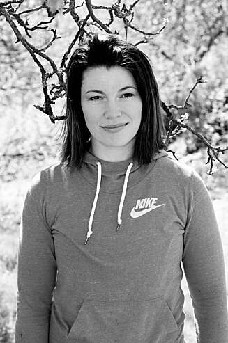Anna Aase Ugland er pedagog, tobarnsmor og personlig trener. Hun har hele livet vært opptatt av å bevege seg, og å gjøre trening til allemannseie. Hun bor og jobber i Kristiansand. Anna Aase Ugland er pedagog, tobarnsmor og personlig trener. Hun har hele livet vært opptatt av å bevege seg, og å gjøre trening til allemannseie. Hun bor og jobber i Kristiansand.