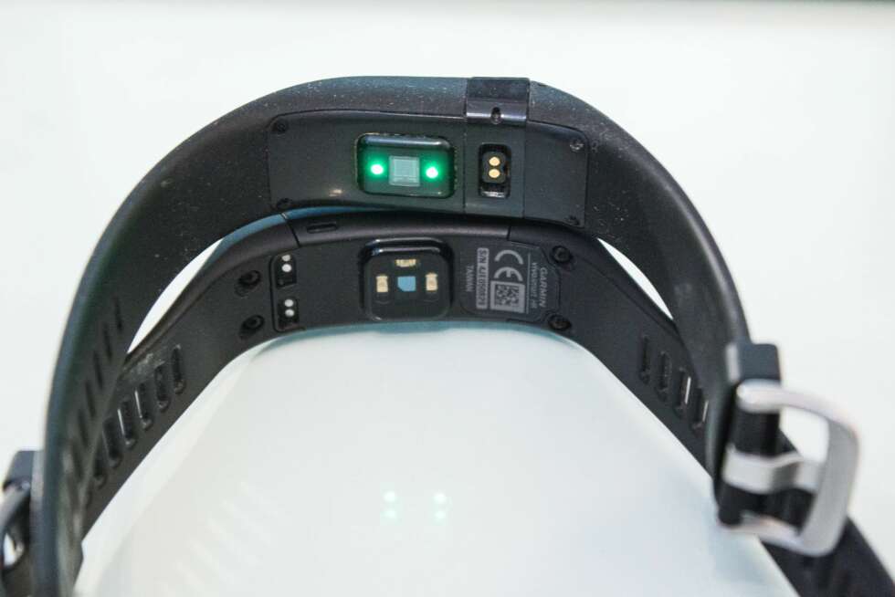 INGE LYS: Vivosmart HR har ingen lys som blinker, slik Fitbit Charge HR har. Det gjør at man ikke blir like forstyrret på kvelden/natten. INGE LYS: Vivosmart HR har ingen lys som blinker, slik Fitbit Charge HR har. Det gjør at man ikke blir like forstyrret på kvelden/natten.