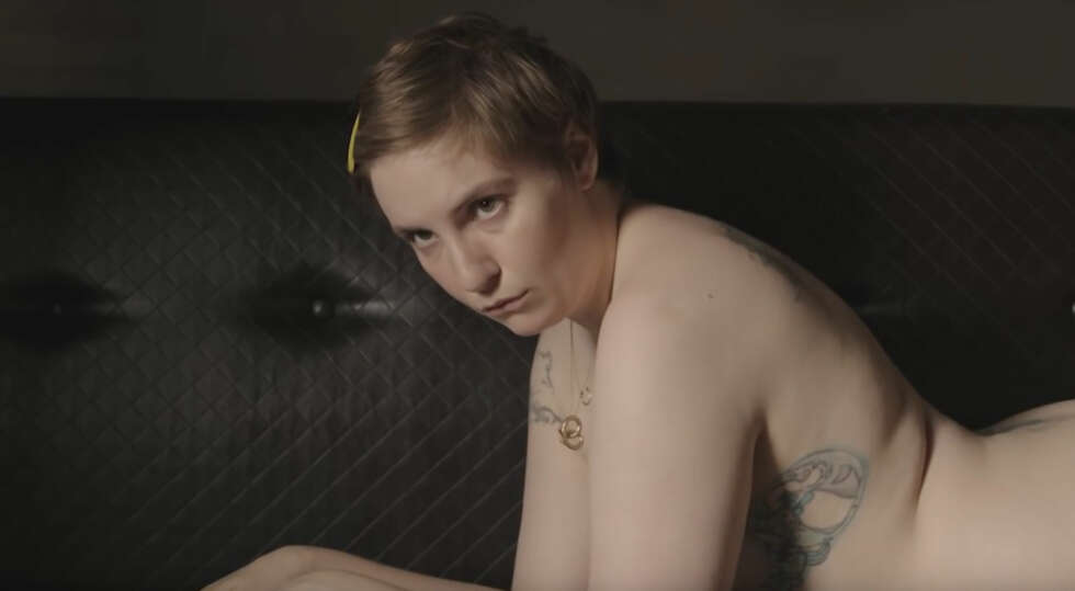PÅ PHOTOSHOOT I SESONG 5: Lena Dunham, som spiller Hannah, i et nakent øyeblikk. PÅ PHOTOSHOOT I SESONG 5: Lena Dunham, som spiller Hannah, i et nakent øyeblikk.