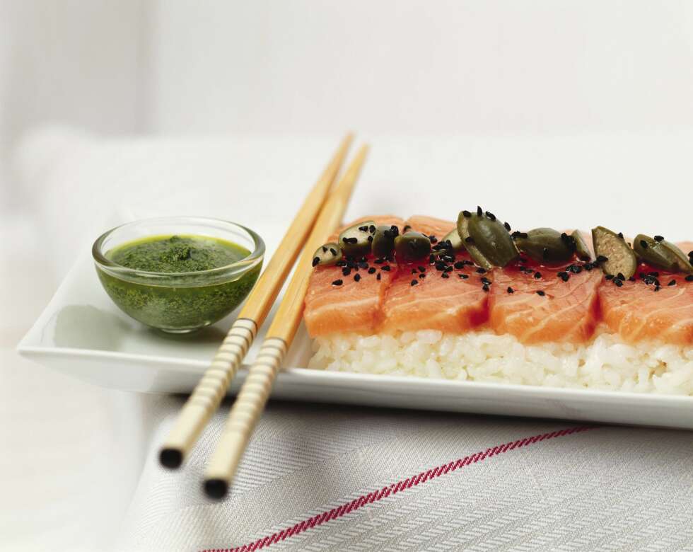 SPIS FISK: Fisk med umettet fett og omega-3 og omega-6 kan ha en heldig effekt på hudens utseende, ifølge ernæringsfysiolog Gunn Helene Arsky. SPIS FISK: Fisk med umettet fett og omega-3 og omega-6 kan ha en heldig effekt på hudens utseende, ifølge ernæringsfysiolog Gunn Helene Arsky.