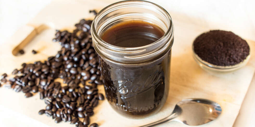 NY TREND - KALDBRYGGET KAFFE: Tim Wendelboe tror vi må tilbake i tid for å forklare hvorfor cold brew har blitt en så stor trend i USA. -I motsetning til Norge har de en tradisjon for å lage kaldbrygget kaffe fra gammelt av, sier han. NY TREND - KALDBRYGGET KAFFE: Tim Wendelboe tror vi må tilbake i tid for å forklare hvorfor cold brew har blitt en så stor trend i USA. -I motsetning til Norge har de en tradisjon for å lage kaldbrygget kaffe fra gammelt av, sier han.