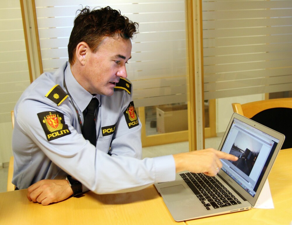 FORNØYD: Etterforskningsleder Terje Stubb Olsen i Grenseløs viser oss bildene fra pågripelsen. FOTO: Politiet FORNØYD: Etterforskningsleder Terje Stubb Olsen i Grenseløs viser oss bildene fra pågripelsen. FOTO: Politiet