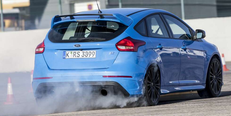 LYNKJAPP: Nye Ford Focus RS har 350 hestekrefter og firehjulsdrift, og er med det vesentlig kjappere enn tidligere ST- og RS-modeller. 0-100 km/t går unna på 4,7 sekunder. LYNKJAPP: Nye Ford Focus RS har 350 hestekrefter og firehjulsdrift, og er med det vesentlig kjappere enn tidligere ST- og RS-modeller. 0-100 km/t går unna på 4,7 sekunder.