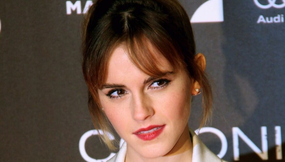 HÅRTOPP I TINGELING-STIL: Skuespiller Emma Watson har lagt sin elsk på vinterens hotte høye og stramme hårtopp som skal minne litt om Tinkerbell i Peter Pan, eller Tingeling, som vi kaller henne. HÅRTOPP I TINGELING-STIL: Skuespiller Emma Watson har lagt sin elsk på vinterens hotte høye og stramme hårtopp som skal minne litt om Tinkerbell i Peter Pan, eller Tingeling, som vi kaller henne.
