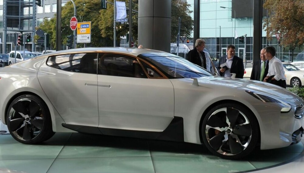 GT CONCEPT: Kia CK (kodenavn) er basert på konseptbilen Kia GT Concept fra 2011. Produksjonsmodellen lanseres i 2017. GT CONCEPT: Kia CK (kodenavn) er basert på konseptbilen Kia GT Concept fra 2011. Produksjonsmodellen lanseres i 2017.