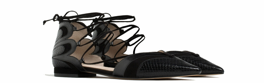 Med snøring (kr 559, Zara). Med snøring (kr 559, Zara).