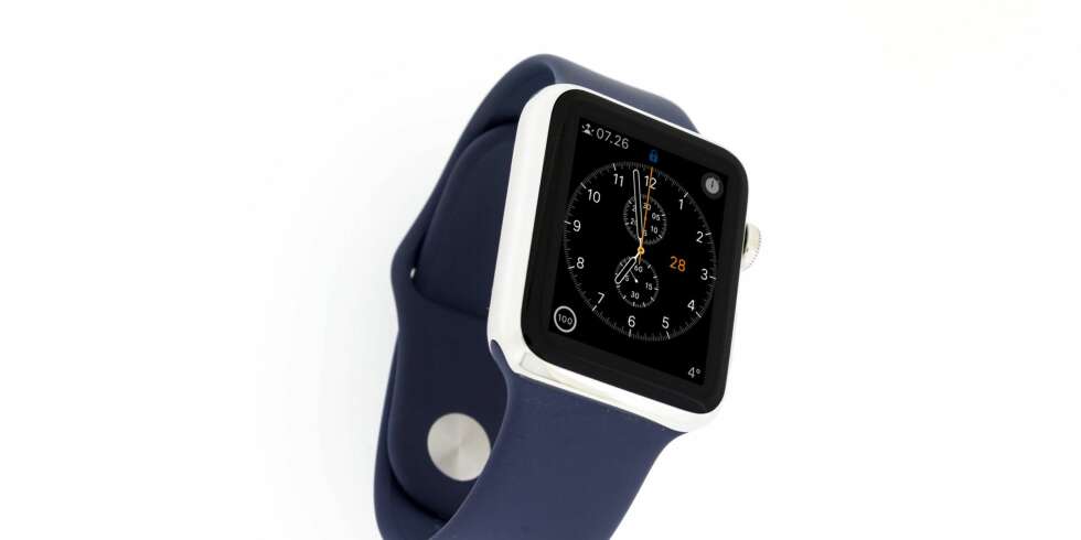 Apple Watch er behagelig å ha på og lett å bruke, men har foreløpig ikke helt den nytteverdien som skal til. Apple Watch er behagelig å ha på og lett å bruke, men har foreløpig ikke helt den nytteverdien som skal til.