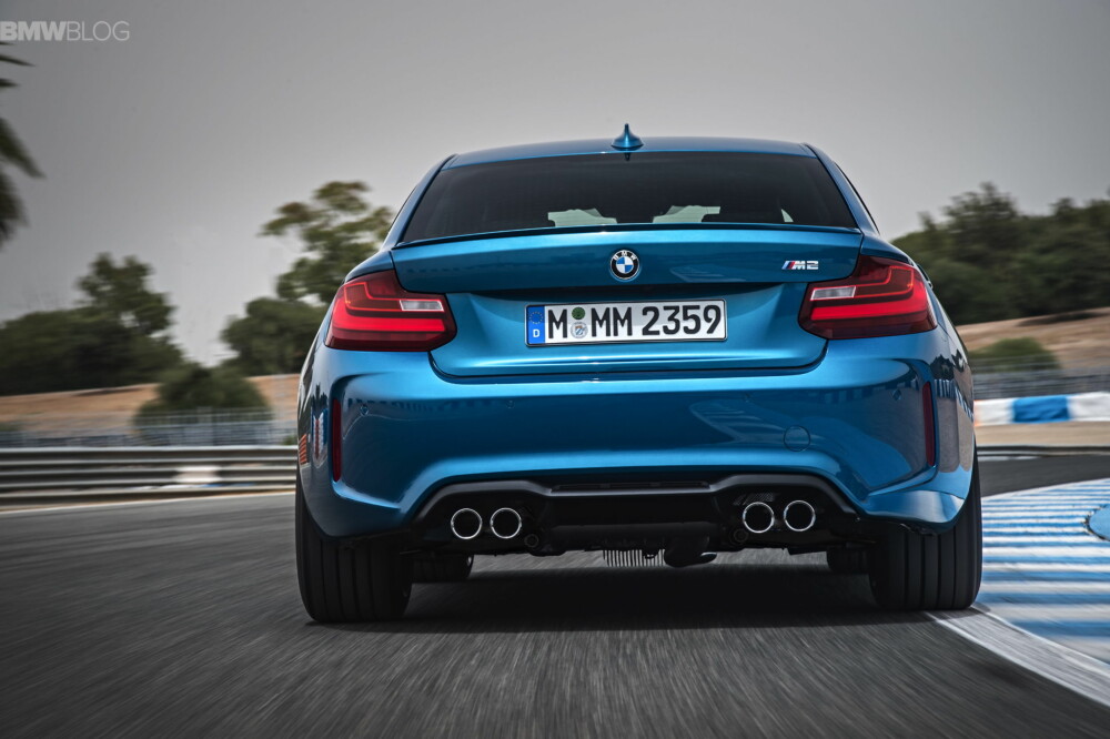 MMMMMMMM: Endelig lanseres BMW M2 i Europa. Med 370 hester og 500 Newtonmeter fyller den lett hullet etter 1M Coupé, tipper vi. MMMMMMMM: Endelig lanseres BMW M2 i Europa. Med 370 hester og 500 Newtonmeter fyller den lett hullet etter 1M Coupé, tipper vi.