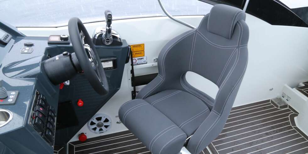 C65-modellen koster fra 440 000 kroner med Suzuki 150 hk. Testbåten var utstyrt med Topline-utstyrspakke til 49 000 kroner i tillegg. C65-modellen koster fra 440 000 kroner med Suzuki 150 hk. Testbåten var utstyrt med Topline-utstyrspakke til 49 000 kroner i tillegg.