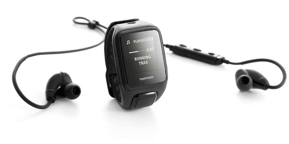 ØRETELEFONER: Vår testmodell hadde disse trådløse øretelefonene inkludert. Men akkurat den versjonen har vi ikke sett i salg, så vi har oppgitt prisen for Spark Cardio+Music uten hodetelefoner. ØRETELEFONER: Vår testmodell hadde disse trådløse øretelefonene inkludert. Men akkurat den versjonen har vi ikke sett i salg, så vi har oppgitt prisen for Spark Cardio+Music uten hodetelefoner.