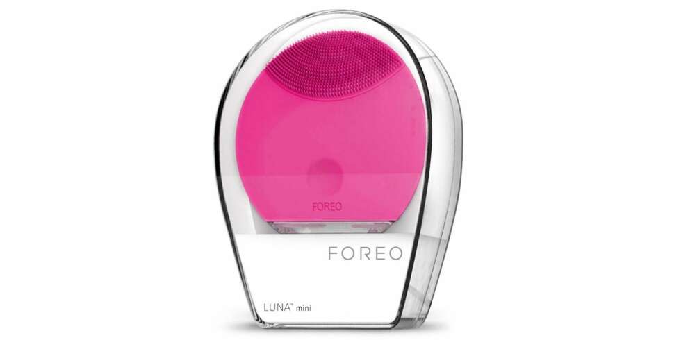 ELEKTRONIKK SOM RENSER: Ty gjerne til elektroniske redskaper som virkelig renser porer og ansiktshuden i dybden. Luna Mini elektrisk rens for ansiktet (kr 1113, Foreo). ELEKTRONIKK SOM RENSER: Ty gjerne til elektroniske redskaper som virkelig renser porer og ansiktshuden i dybden. Luna Mini elektrisk rens for ansiktet (kr 1113, Foreo).