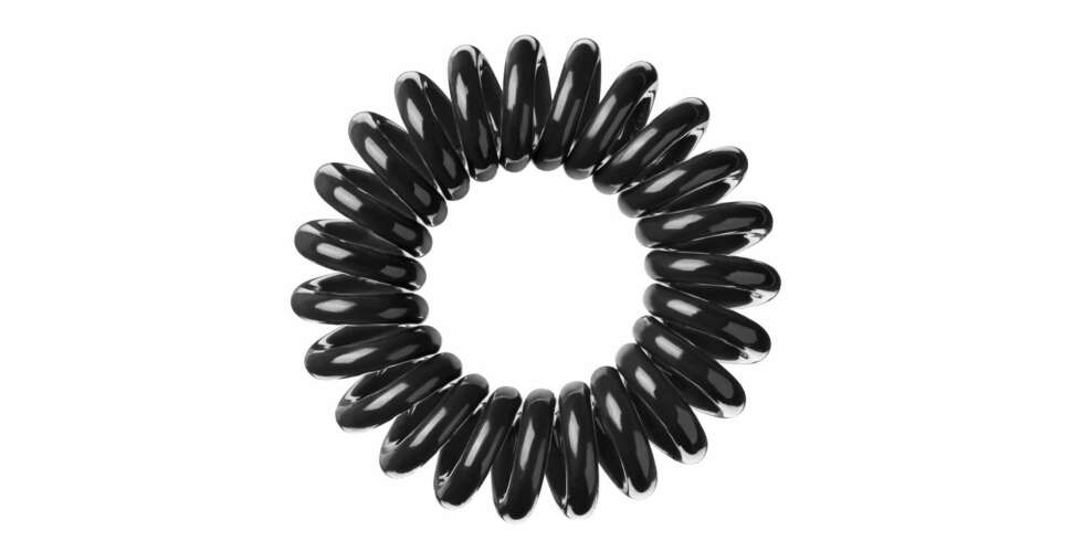 USYNLIG HÅRSTRIKK (SELV OM DET IKKE SER SÅNN UT): Lag en løs flette og fest håret vekk fra ansiktet med en strikk slik at håret får mindre friksjon mot puta gjennom natten (kr 59, Invisibobble hårstrikk). USYNLIG HÅRSTRIKK (SELV OM DET IKKE SER SÅNN UT): Lag en løs flette og fest håret vekk fra ansiktet med en strikk slik at håret får mindre friksjon mot puta gjennom natten (kr 59, Invisibobble hårstrikk).