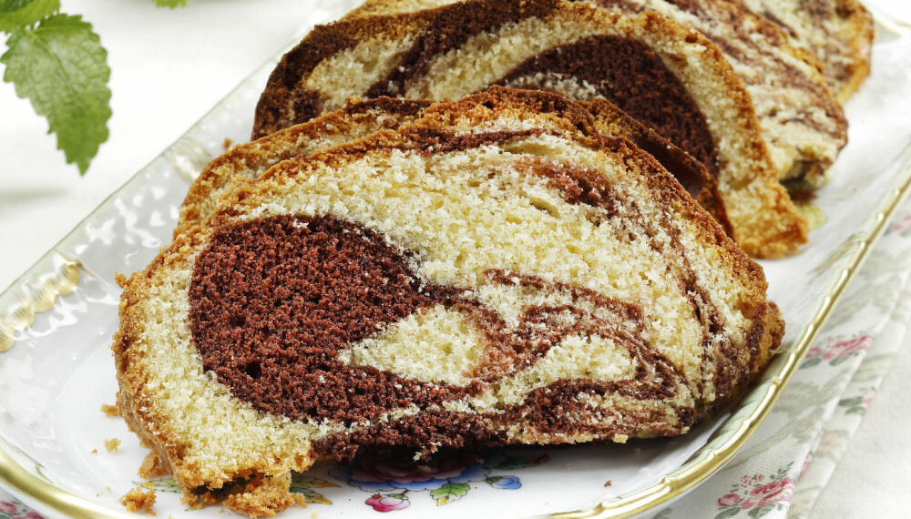 DEILIG: Sjokoladesaus smaker godt til denne kaken, og fremhever den gode sjokoladesmaken. DEILIG: Sjokoladesaus smaker godt til denne kaken, og fremhever den gode sjokoladesmaken.