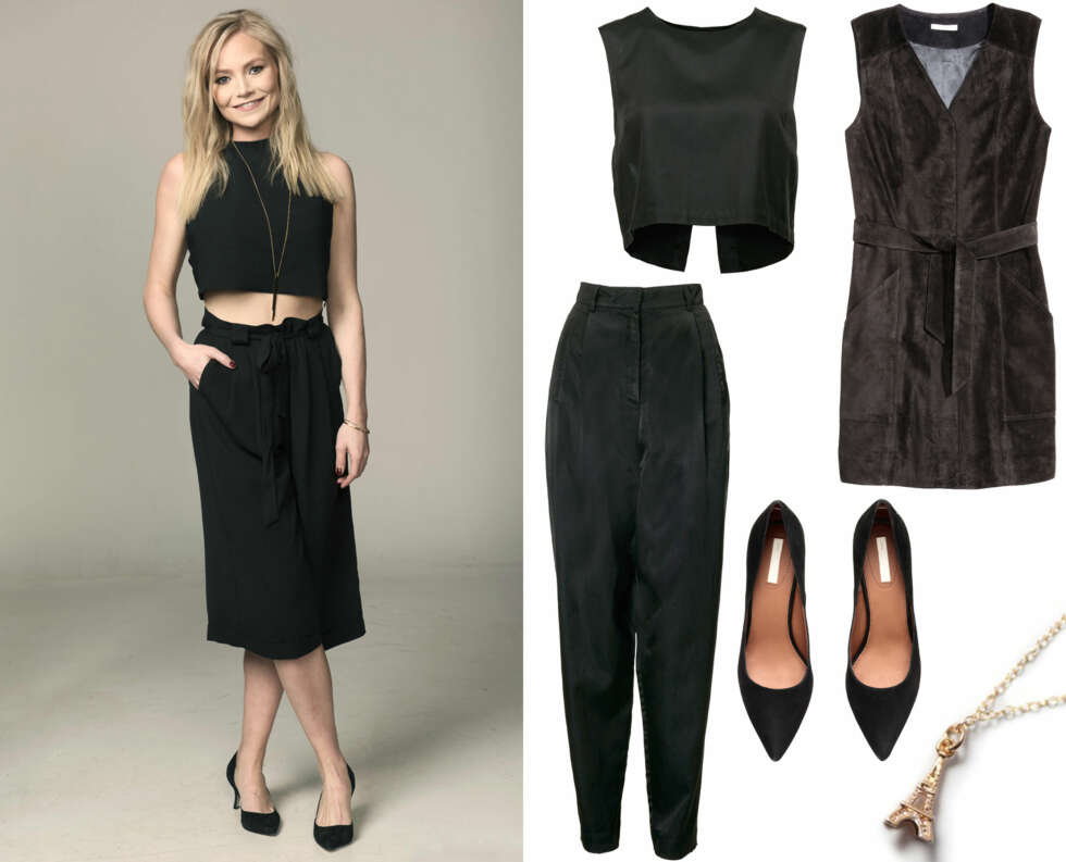 HELSORT OG TRENDY (f.v.): Tone er kledd i: Kjede fra By Malene Birger, kr 1100. Topp fra Bik Bok, kr 300. Culotter fra Ellos, kr 350. Armbånd fra Pernille Corydon, kr 600. Pumps fra Ganni, kr 1600. Til høyre: Topp fra Tom Wood, kr 1199. Semsket kjole fra H&M, kr 399. Løs bukse fra Tom Wood, kr 1799. Pumps fra H&M, kr 499. Smykke med Eiffeltårnet på fra Su Misura, kr 675. HELSORT OG TRENDY (f.v.): Tone er kledd i: Kjede fra By Malene Birger, kr 1100. Topp fra Bik Bok, kr 300. Culotter fra Ellos, kr 350. Armbånd fra Pernille Corydon, kr 600. Pumps fra Ganni, kr 1600. Til høyre: Topp fra Tom Wood, kr 1199. Semsket kjole fra H&M, kr 399. Løs bukse fra Tom Wood, kr 1799. Pumps fra H&M, kr 499. Smykke med Eiffeltårnet på fra Su Misura, kr 675.