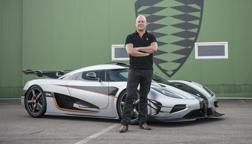 EGG-EIER: Christian von Koenigsegg lager superbiler som bærer hans navn. Bilen på bildet er en One:1 som skal greie 0-400 km/t på 20 sekunder. FOTO: Koenigsegg EGG-EIER: Christian von Koenigsegg lager superbiler som bærer hans navn. Bilen på bildet er en One:1 som skal greie 0-400 km/t på 20 sekunder. FOTO: Koenigsegg
