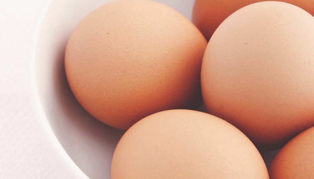 EGG - EN PROTEINBOMBE: Egg er ekstremt rike på kvalitetsprotein, og særlig den gode sammensetningen av amonisyrene D- og B12-vitamin. EGG - EN PROTEINBOMBE: Egg er ekstremt rike på kvalitetsprotein, og særlig den gode sammensetningen av amonisyrene D- og B12-vitamin.