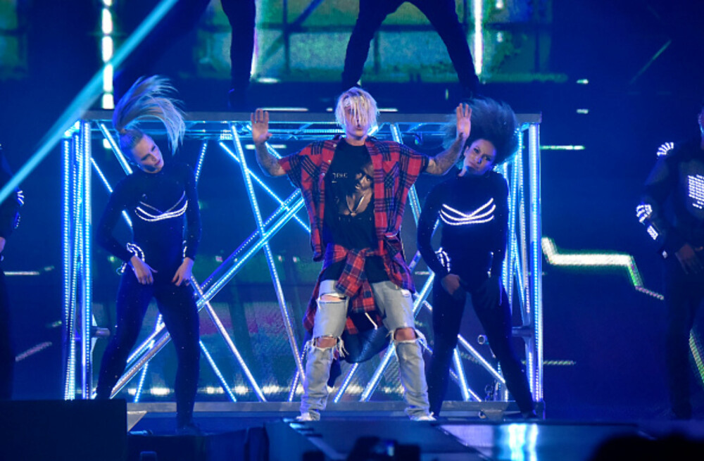 LITT AV ET SHOW: Skal vi tro bildene fra Justin sin konsert under Purpose-turnéen i Los Angeles, har vi et heftig show i vente! LITT AV ET SHOW: Skal vi tro bildene fra Justin sin konsert under Purpose-turnéen i Los Angeles, har vi et heftig show i vente!