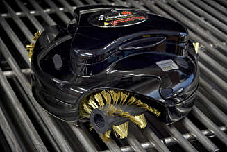 Roboten Grillbot sparer deg for jobben
med å rense grillen etter bruk. Roboten Grillbot sparer deg for jobben
med å rense grillen etter bruk.