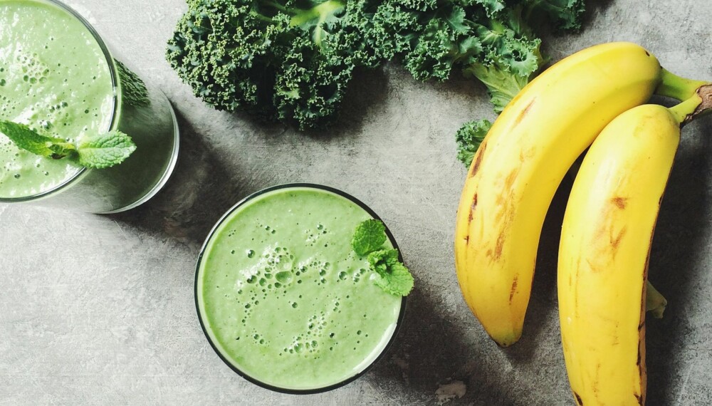 GRØNNKÅLSMOOTHIE: En skikkelig næringsboost! Perfekt til frokost eller som mellommåltid. Oppskrift lenger ned i saken. GRØNNKÅLSMOOTHIE: En skikkelig næringsboost! Perfekt til frokost eller som mellommåltid. Oppskrift lenger ned i saken.