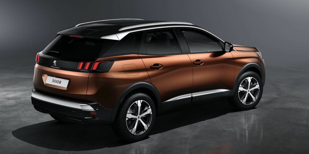 TYDELIGE LINJER: Peugeot følger definitivt trenden med tydeligere linjeføring med nye 3008, som vi må si har det litt røffe off-road-imaget i orden. TYDELIGE LINJER: Peugeot følger definitivt trenden med tydeligere linjeføring med nye 3008, som vi må si har det litt røffe off-road-imaget i orden.